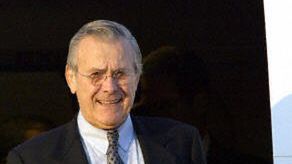 Rumsfeld po przybyciu do Tokio