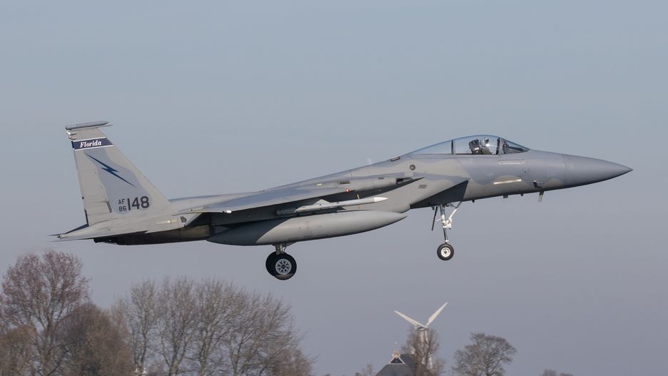 Wielkopolska. Awaryjne lądowanie samolotu bojowego F-15 (zdj. ilustr.)