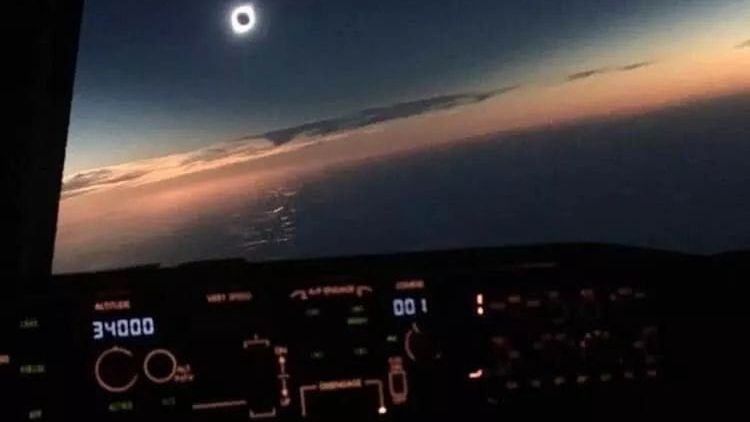 Pilot argentyńskich linii lotniczych wykonał zdjęcie z kokpitu samolotu pasażerskiego