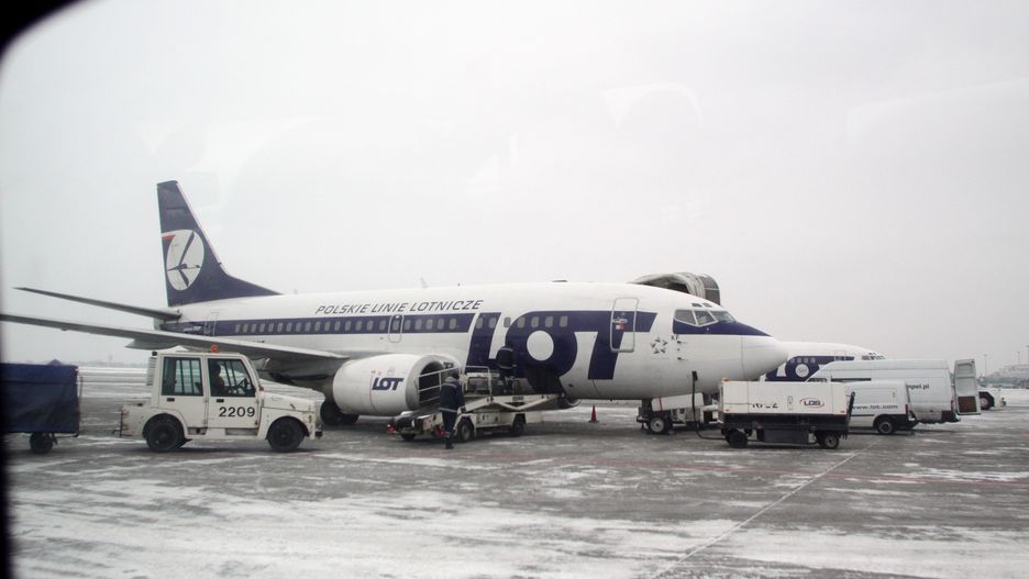 Boeing 737 LOT lądował w asyście na Lotnisku Chopina w Warszawie (zdjęcie ilustracyjne)
