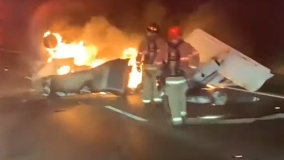 Katastrofa samolotu - maszyna spadła na autostradę