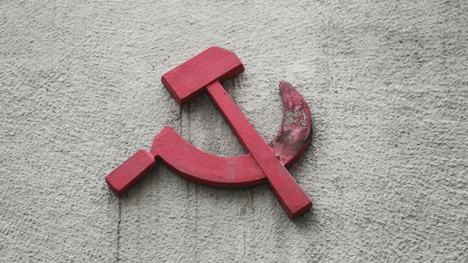 Sierp i młot to często spotykany symbol na demonstracjach ugrupowań lewicowych w Polsce