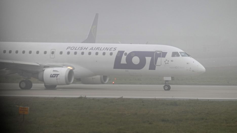 Warszawa. Samolot LOT-u awaryjnie lądował na Lotnisku Chopina