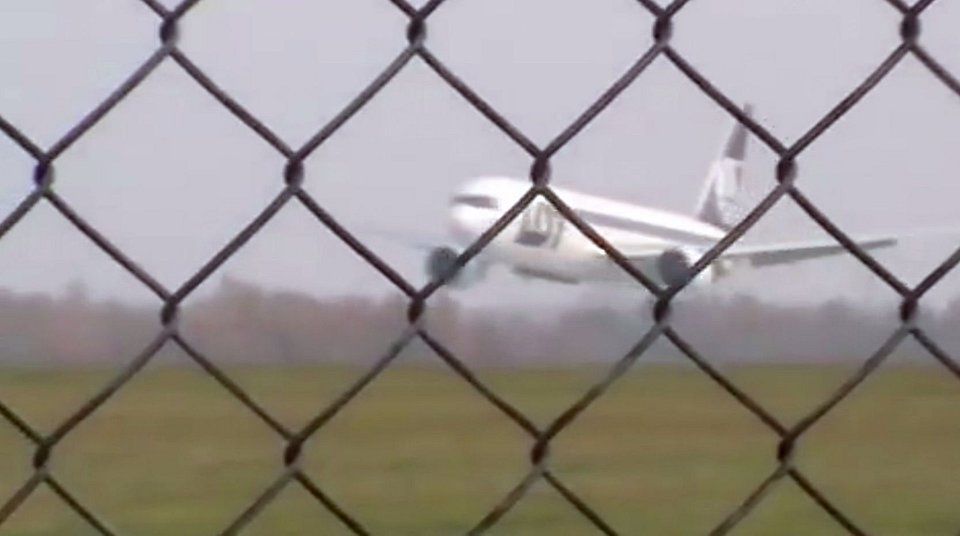 Na to lądowanie patrzyła cała Polska. Podwozie ogromnego Boeinga-767 nie wysunęło się