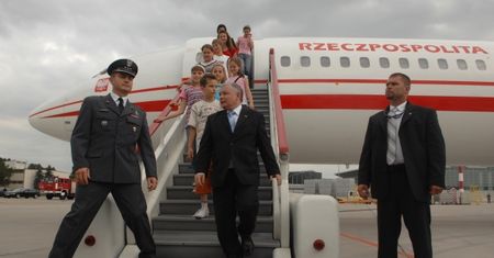 Kaczyński przełamał strach przed lataniem. Unikał lotów po rozmowie z matką
