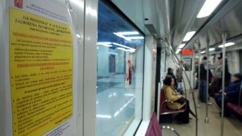 Ulotka w metrze informująca jak zachować się w "sytuacjach zagrożenia incydentem bombowym"