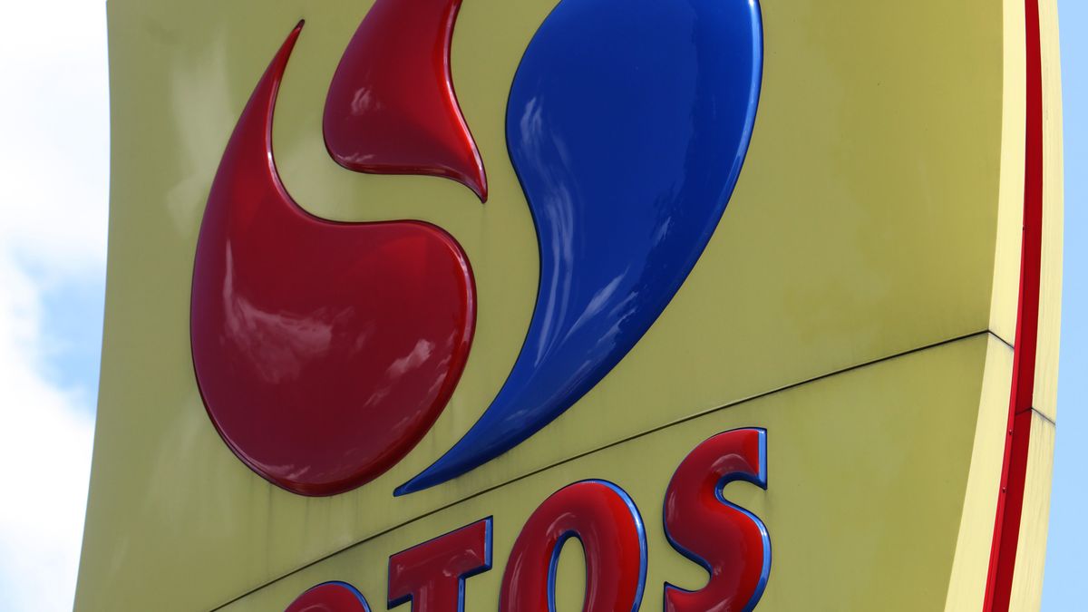 Zyski Lotosu spadły w tym roku o prawie połowę