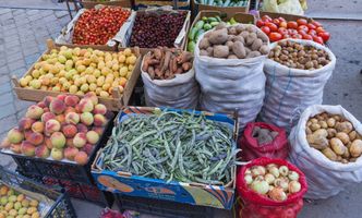 Brakuje owoców i warzyw, a ceny wysokie. Alarmujące wieści z rynku
