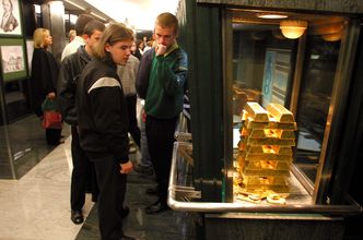 Złoto rekordowo drogie. Monety z NBP rozchodzą się jak świeże bułeczki