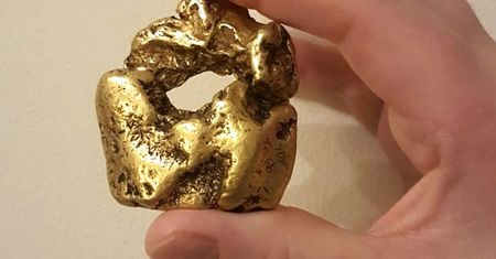 Niesamowite znalezisko. Z rzeki wyłowił złoto warte 400 tys. złotych