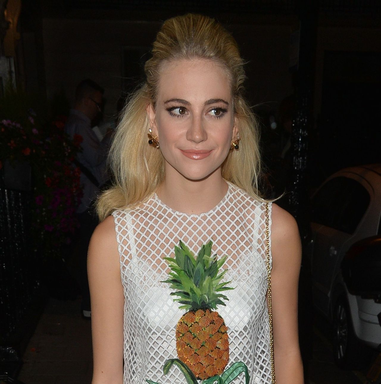 LOOK OF THE DAY: tropikalna Pixie Lott