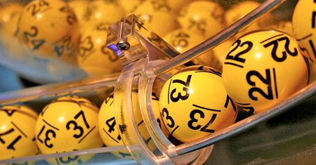 Historyczna wygrana w Lotto. Szczęśliwiec zagrał przez internet