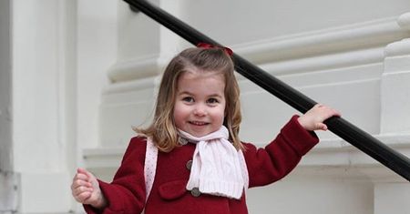 Podobają wam się czerwone bucki księżniczki Charlotte? Mają 30 lat i są po jej wujku!