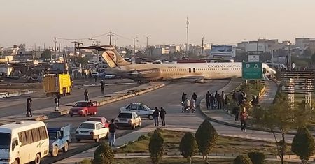 Iran. Samolot wypadł z pasa startowego na ulicę