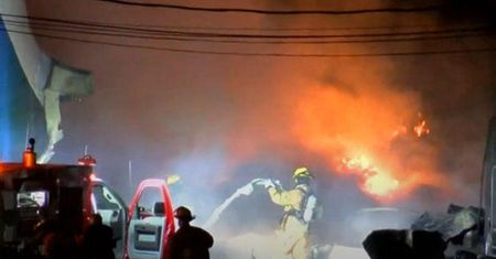 USA. Katastrofa samolotu. Maszyna spadła na warsztat samochodowy. [WIDEO]