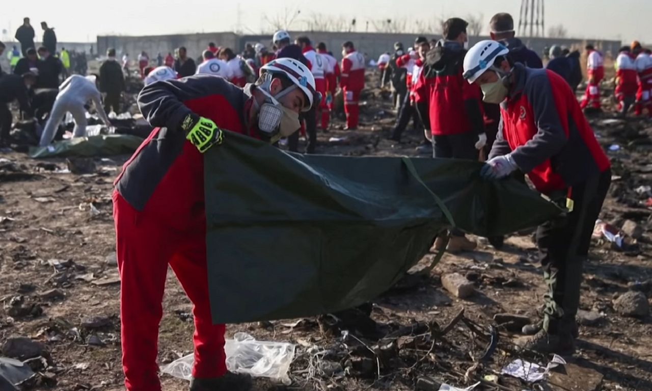 Nagranie z Iranu obiegło świat. Moment trafienia w Boeinga autentyczny – piszą media