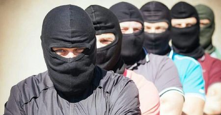 Łódź. "Łowcy głów" z Poznania dopadli polskiego pedofila z Irlandii