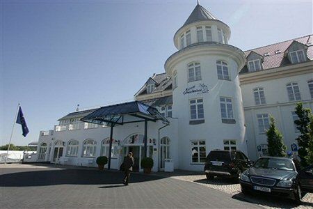 Ministrowie finansów G8 obradują w hotelu agenta Stasi