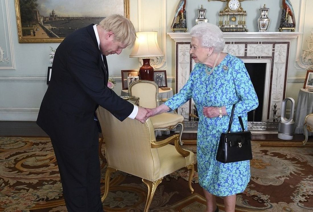 boris johnson królowa elżbieta ii