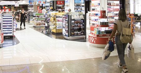 Alkoholowe wakacje Polaków. Do Egiptu tylko z własną wódeczką