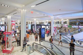 Podatki sieci handlowych. Sprawdziliśmy, ile zagraniczne firmy płacą w Polsce, a ile u siebie