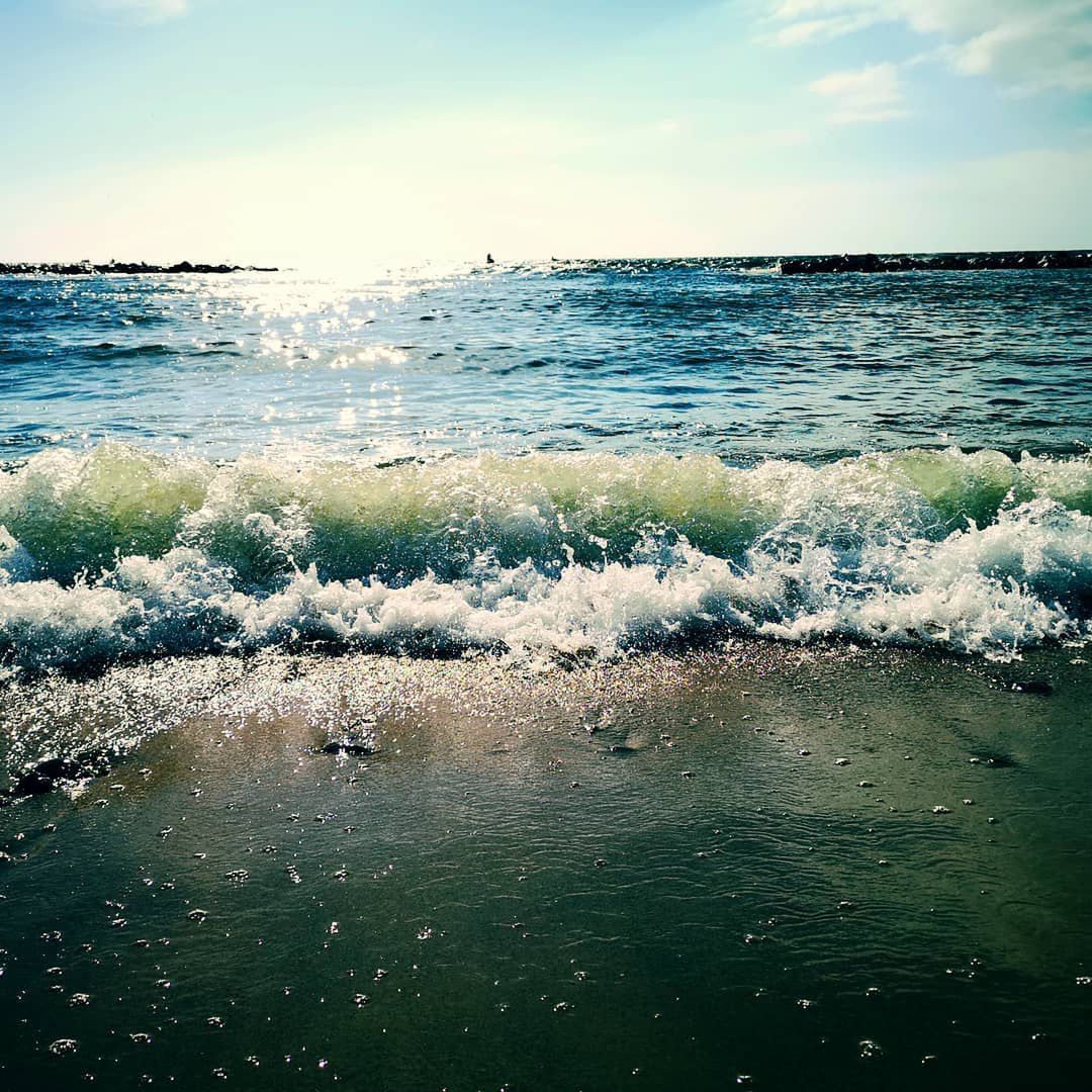 Fale w Bałtyku na plaży w Darłówku 