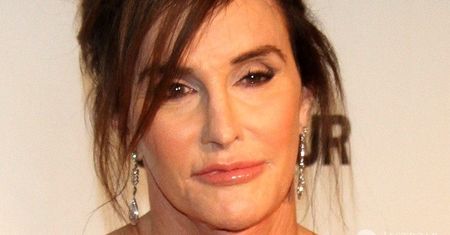 Tak wygląda Kobieta Roku 2015! Caitlyn Jenner odebrała zaszczytne wyróżnienie, które poróżniło świat. Założyła kreację z głębokim dekoltem