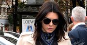 Kendall Jenner pokochała pewne trampki, które nosi do różnych stylizacji. Wcale nie kosztują przesadnie dużo