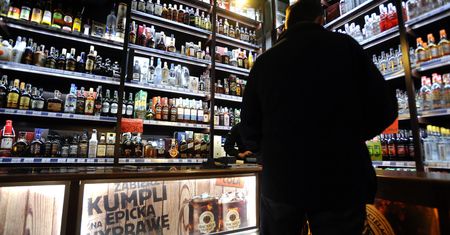 Prowadziła sklep monopolowy. "Świat zza lady wygląda zupełnie inaczej"
