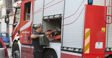 Padwa. Utknęła w windzie na ponad dobę. Uratowało ją wino
