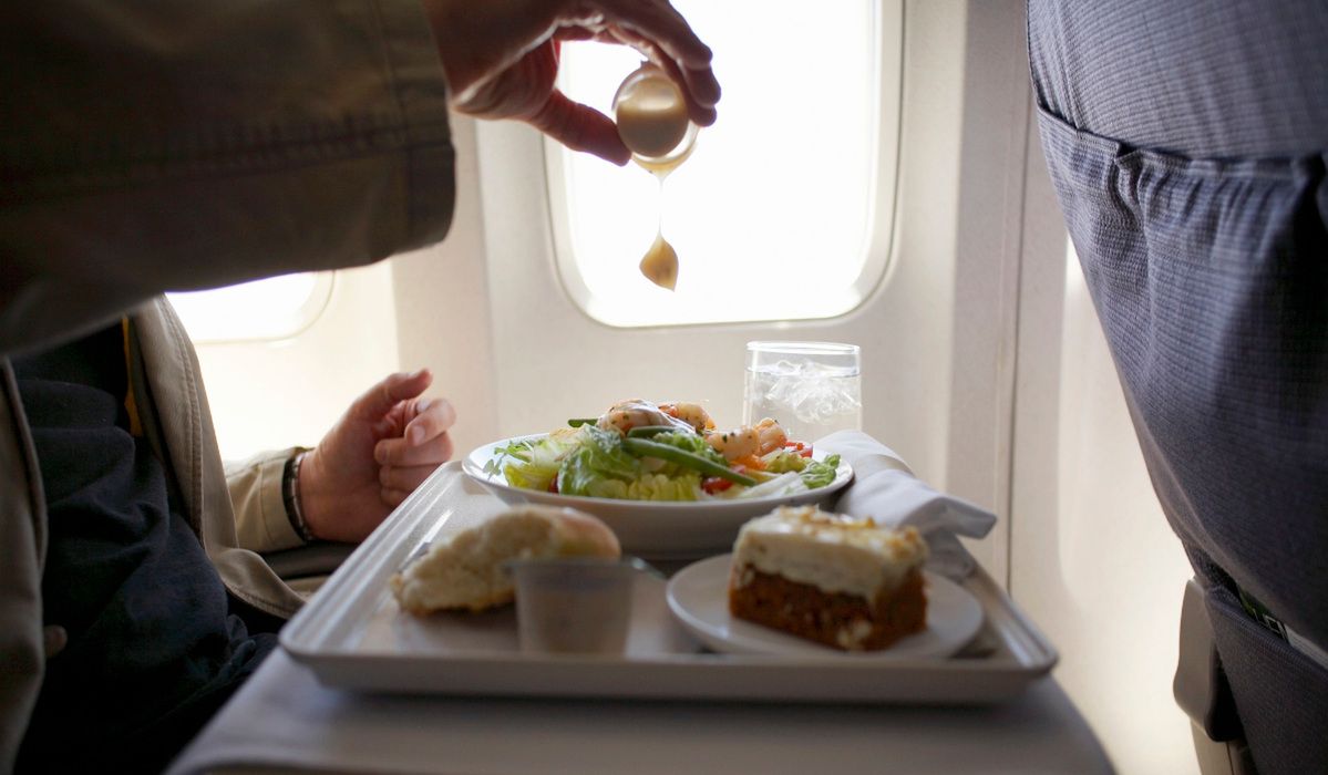W samolocie lepiej nie zamawiać kawy ani herbaty. Była stewardessa zdradza, dlaczego