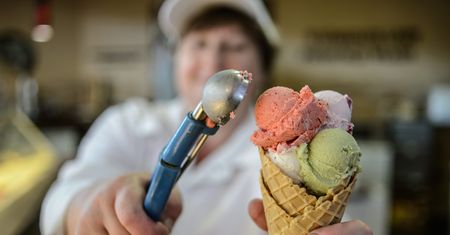 Polacy wiedzą jak kręcić lody. Ale dlaczego jemy ich tak mało?