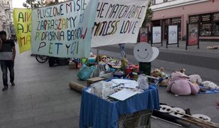 Łódź. Eksmisja fundacji Dziewczynka z Zapałkami. Poszło o długi