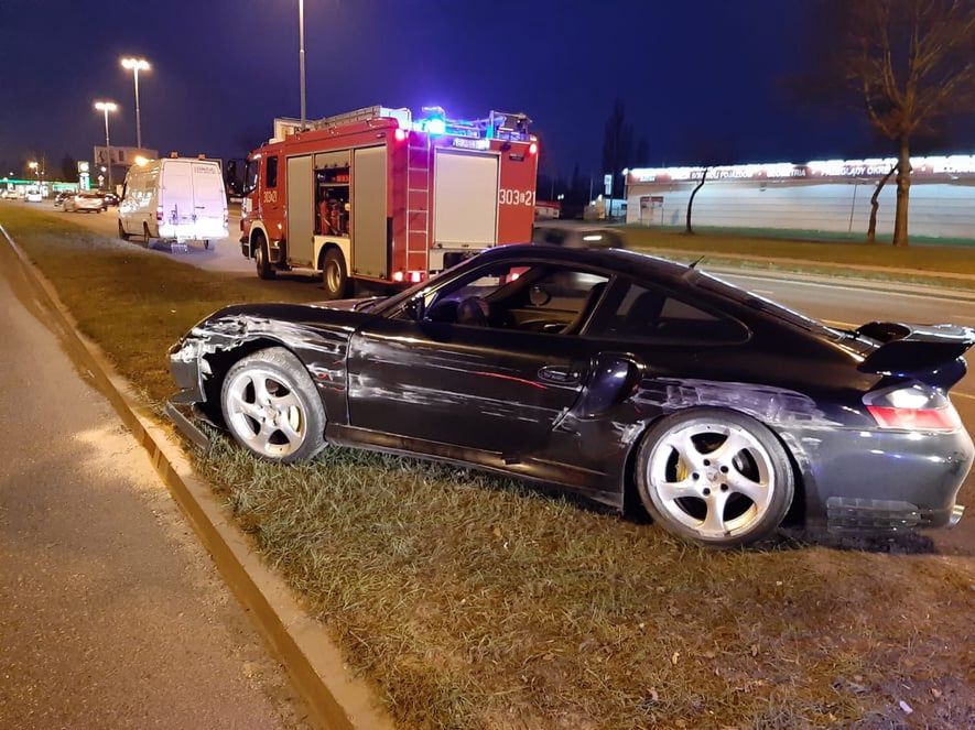 Skasował audi, a teraz porsche. Jest w rękach policji