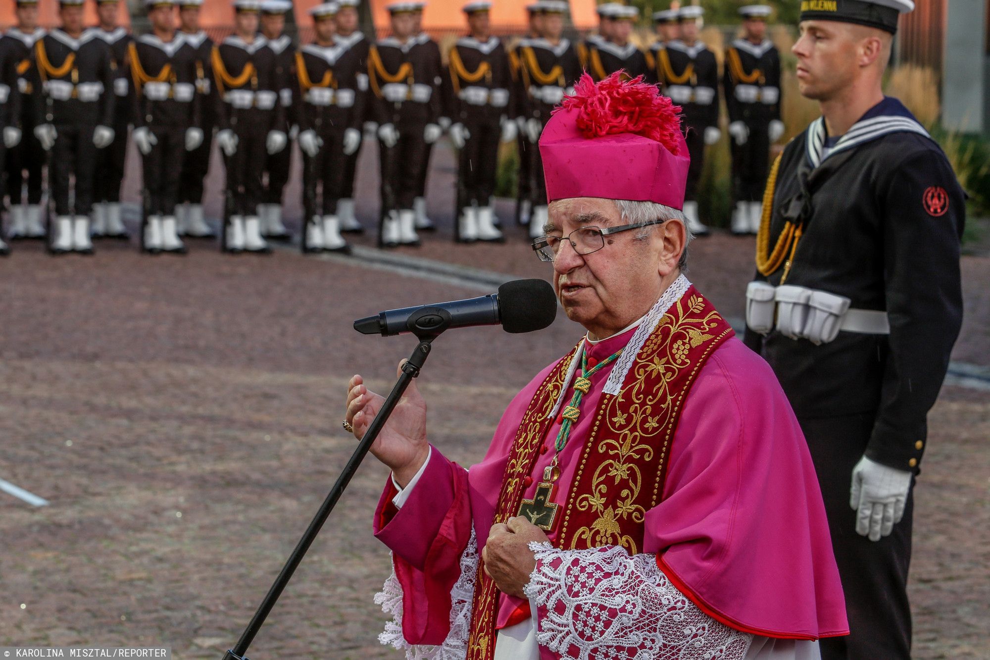 Abp Sławoj Leszek Głódź w czasie uroczystości państwowej 