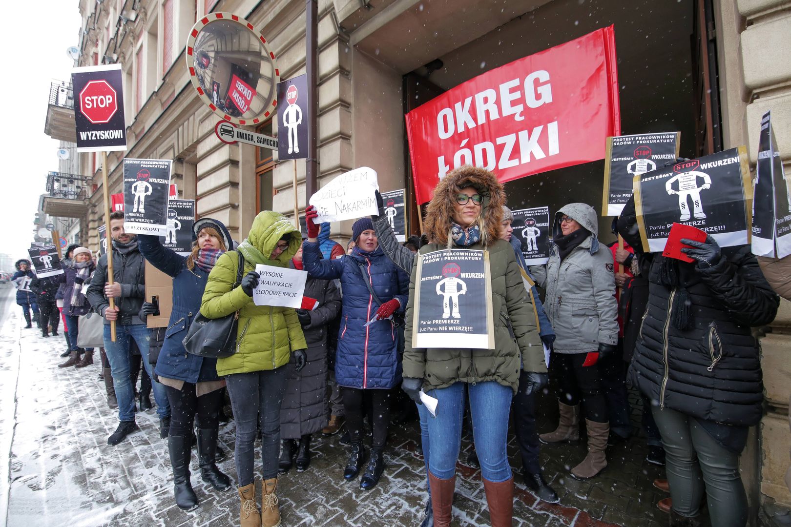 Zdecydowana większość pracowników łódzkiej prokuratury jest na L4. "Wyraz desperacji"