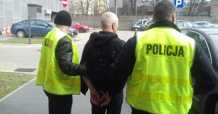 "Chrystus" z Łodzi. Otworzył policjantom paląc skręta