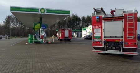 25-latka wjechała w dystrybutor gazu w Łodzi. Ewakuowano 65 osób
