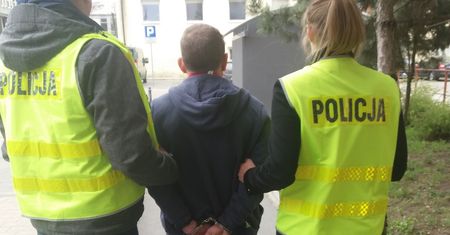 Łódź. Schował się na pawlaczu. Groził wysadzeniem kamienicy