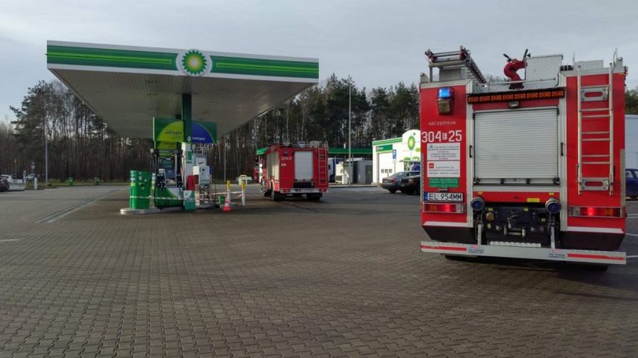 Łódź. Rozszczelnienie dystrybutora gazu na stacji paliw
