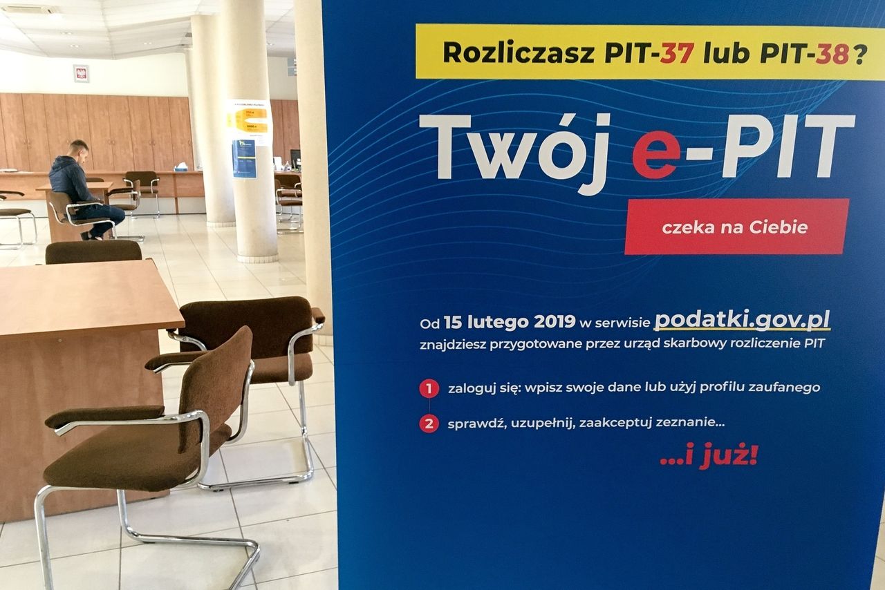 Godziny pracy urzędów podczas majówki. Sprawdź, czy załatwisz swoją sprawę