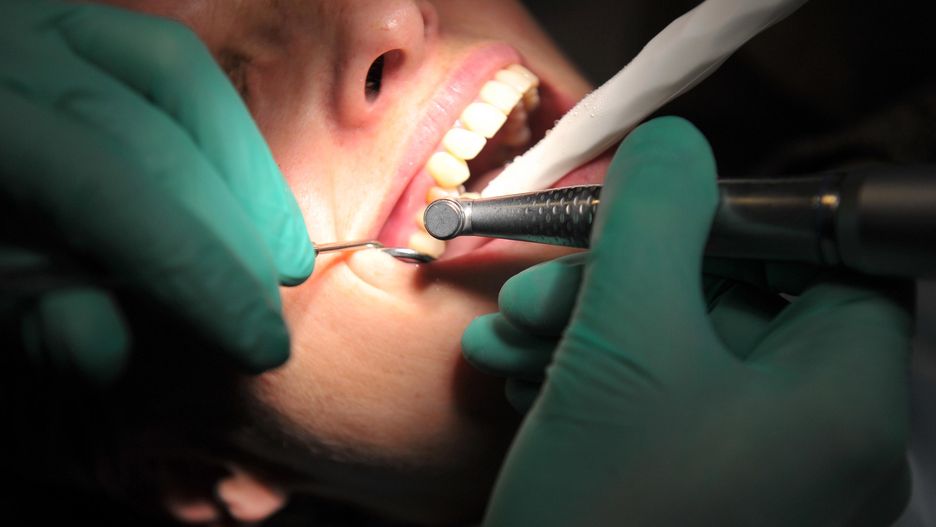 Kolejny efekt koronawirusa w Polsce. Prawie wszystkie gabinety stomatologiczne wstrzymały wizyty.