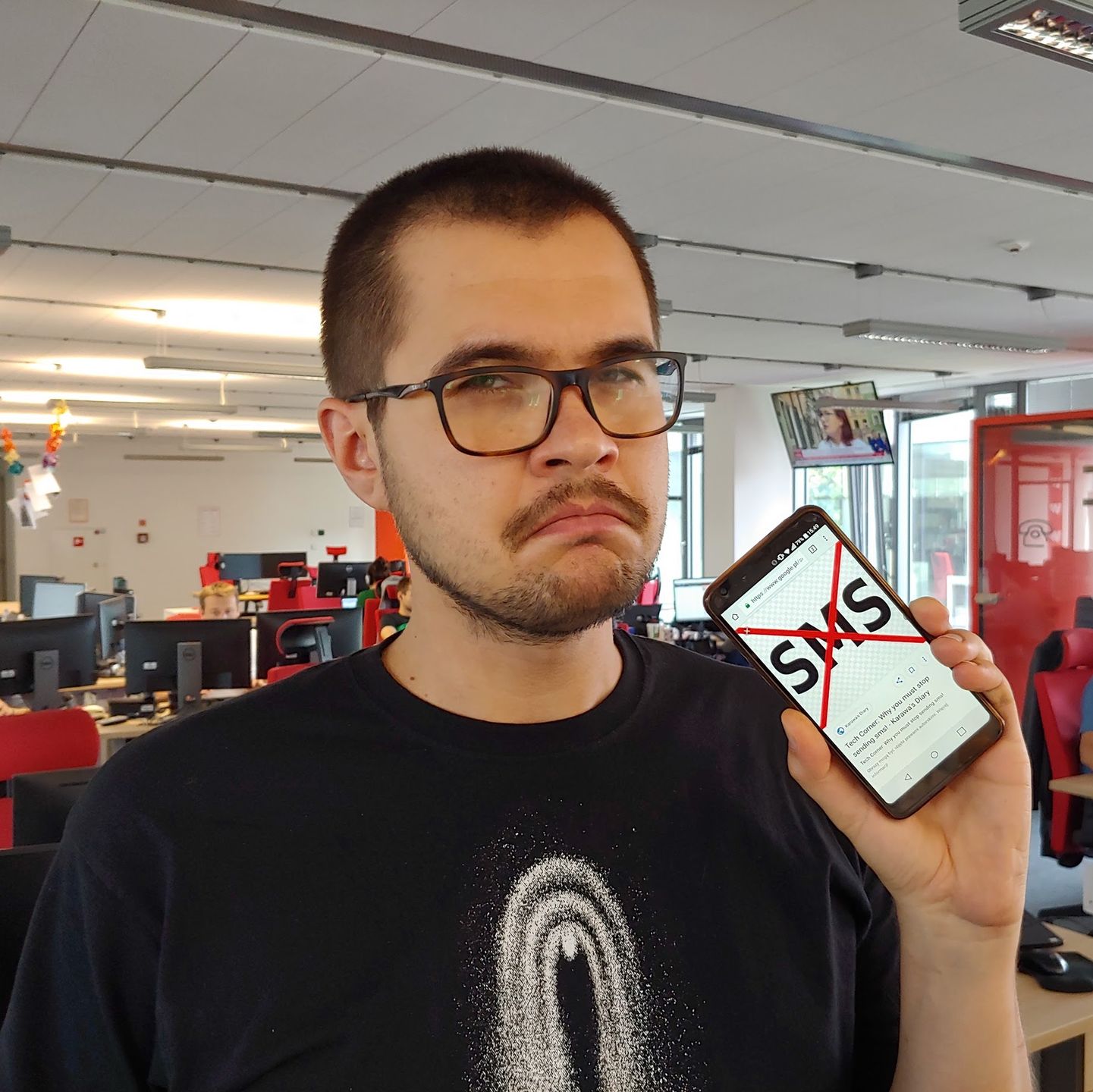 Moja twarz oddaje moje odczucia co do SMS-ów.