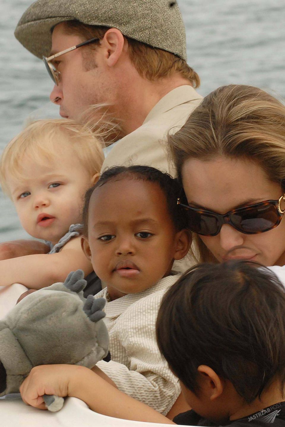 Angelina Jolie z bliźniakami