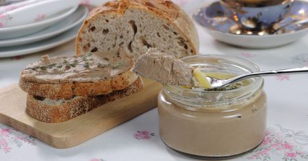 Domowy pasztet w słoiku. Przygotuj popularną mięsną przekąskę