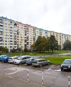 Parking na osiedlu co najmniej siedem metrów od budynku. Sądy nie są jednak jednomyślne