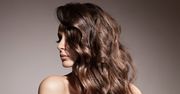 Jak zrobić fale i loki w domu? Sposoby na efektowne fryzury bez użycia ciepła