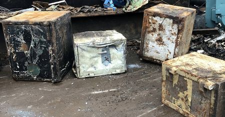 Stary sejf trafił na złom. W środku znaleźli fortunę