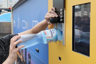 Warszawski recyklomat już zepsuty. "Akt wandalizmu"