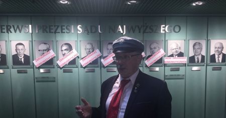 Adam Słomka i członkowie KPN okupują Sąd Najwyższy. Wskazują "komunistycznych zbrodniarzy"
